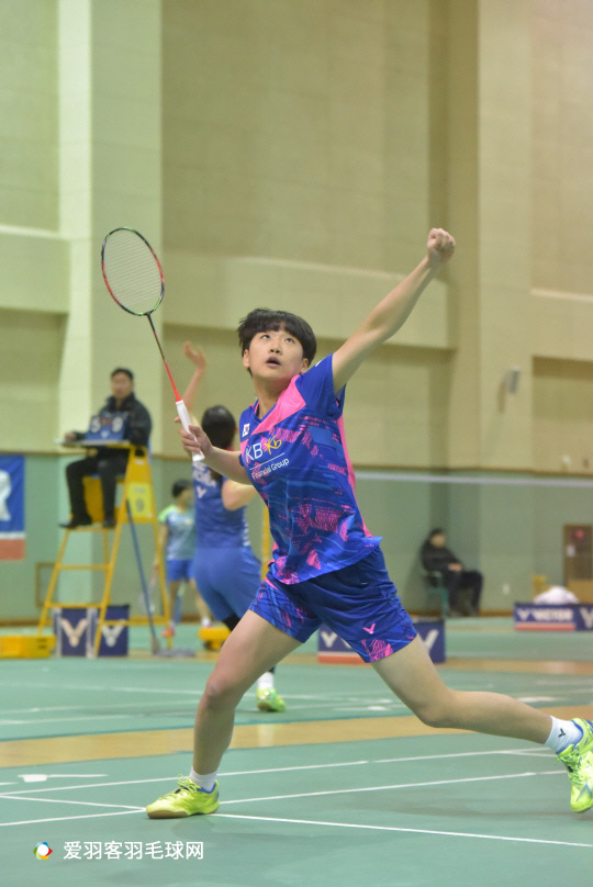 与中场形成 与中场形成